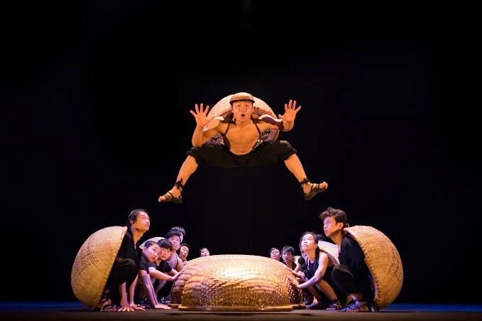 À Ố Show
